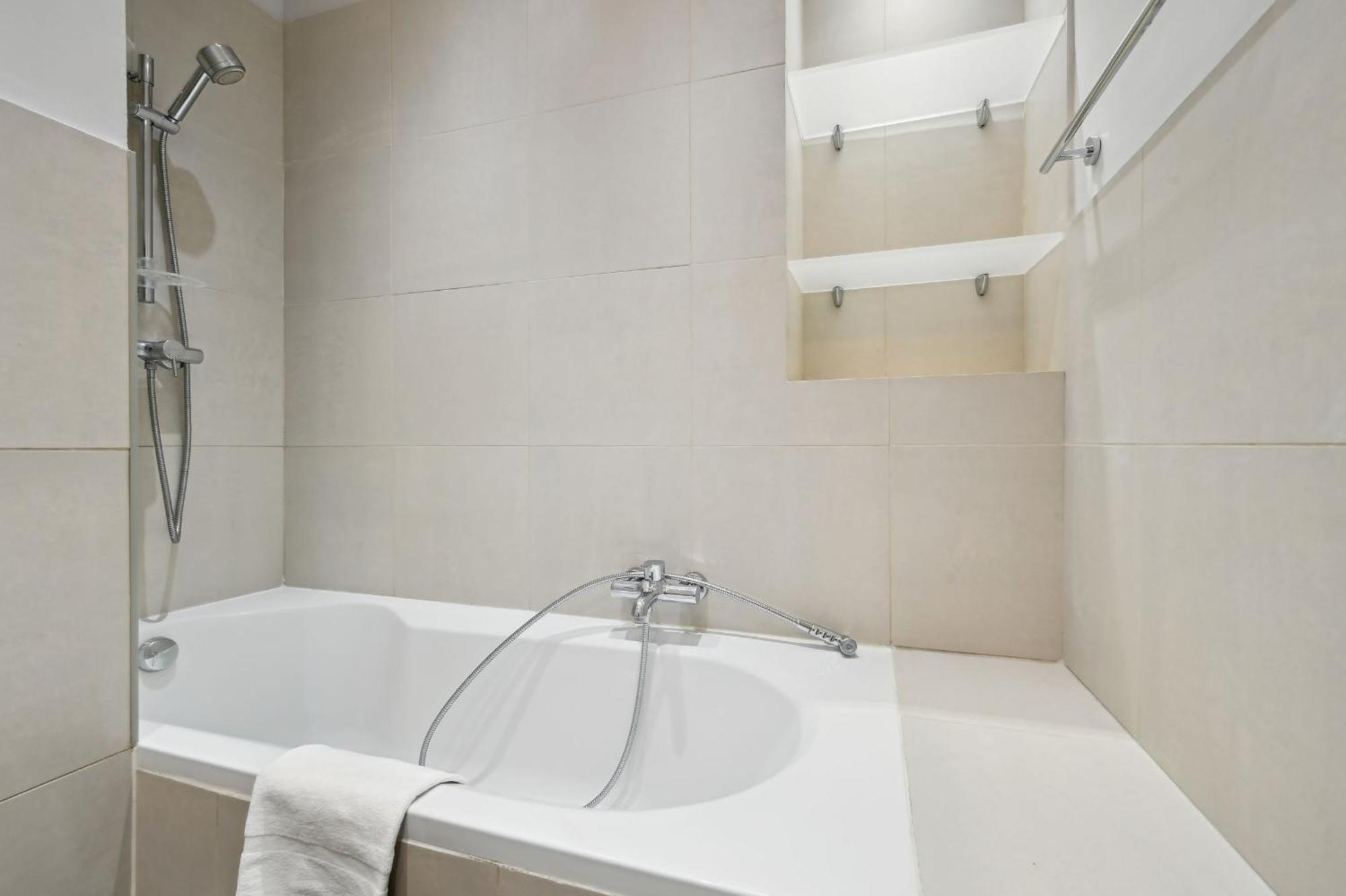 Champs-Elysees & Arc De Triomphe - Cityapartmentstay Paris Exterior photo